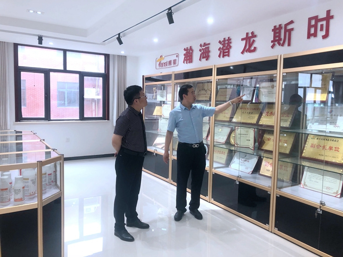 多多28董事长宋俊奇赴河南瀚斯作物保护有限公司参观交流